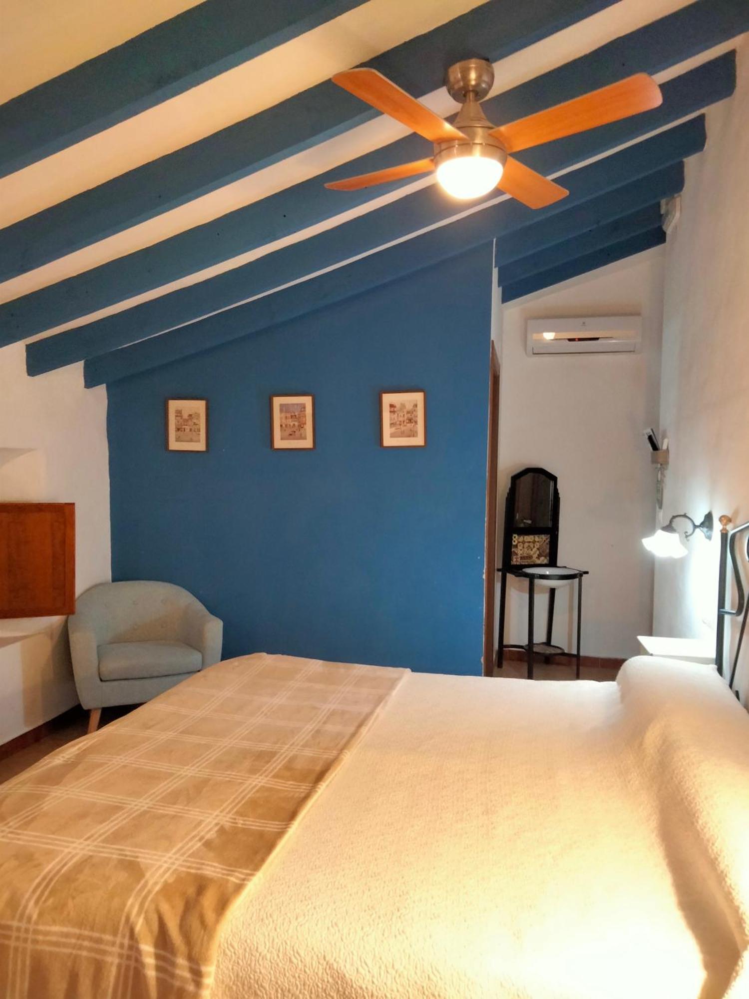 Hostal Los Aromas Villena Bagian luar foto