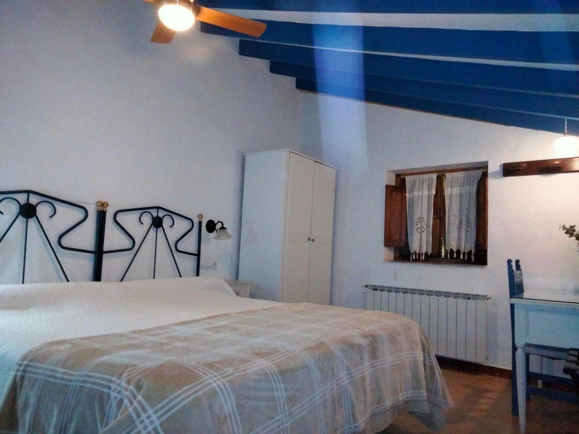 Hostal Los Aromas Villena Bagian luar foto