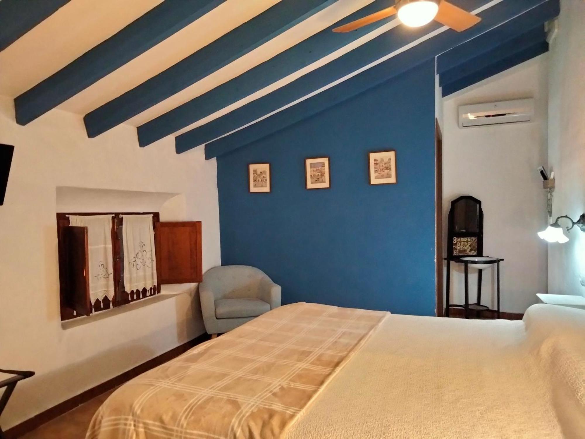 Hostal Los Aromas Villena Ruang foto