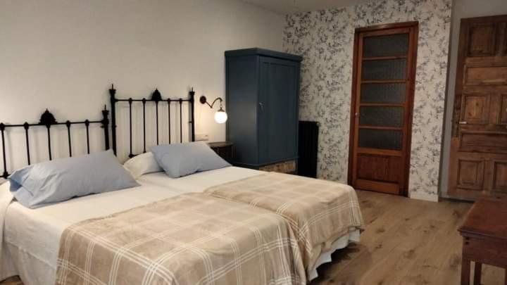 Hostal Los Aromas Villena Bagian luar foto