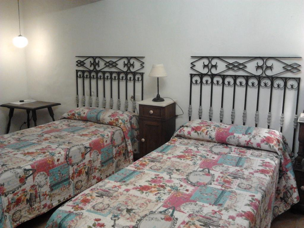 Hostal Los Aromas Villena Ruang foto