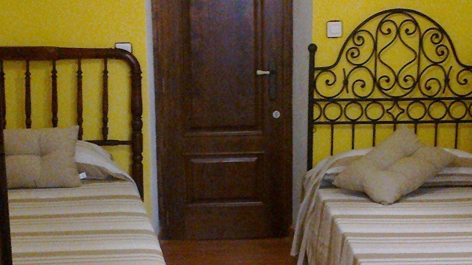 Hostal Los Aromas Villena Ruang foto