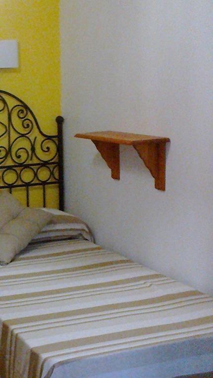 Hostal Los Aromas Villena Ruang foto