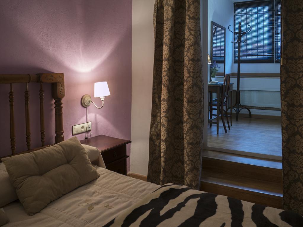 Hostal Los Aromas Villena Bagian luar foto