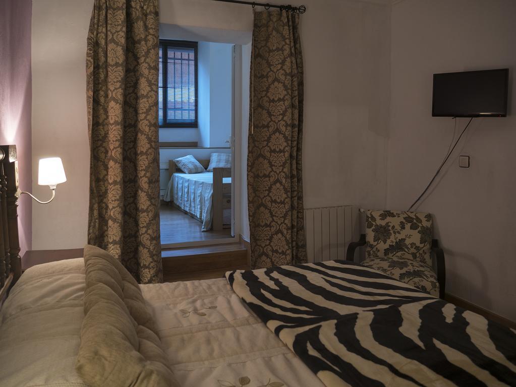 Hostal Los Aromas Villena Bagian luar foto