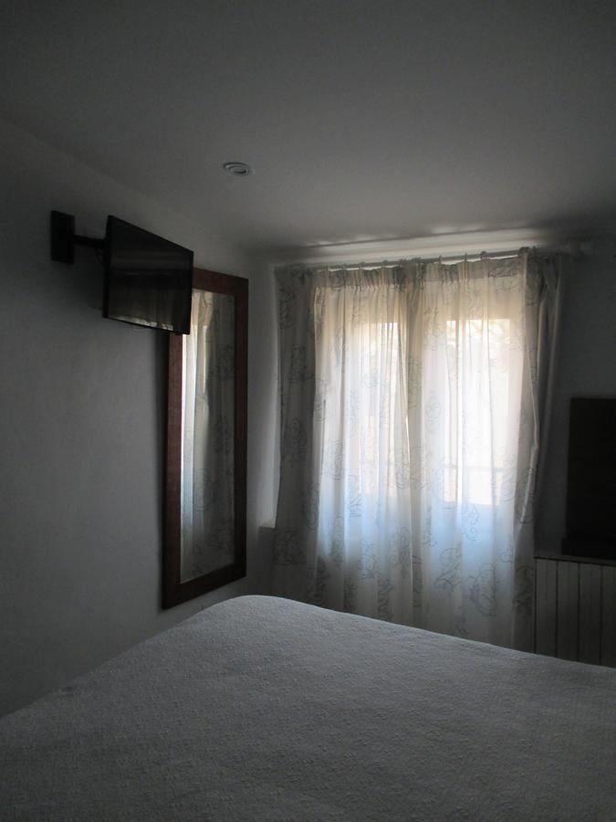 Hostal Los Aromas Villena Bagian luar foto