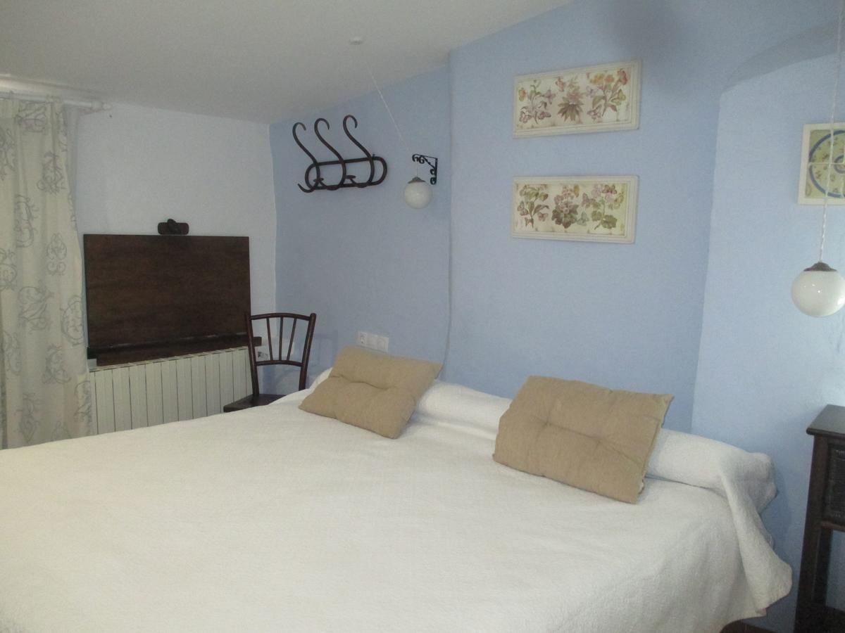 Hostal Los Aromas Villena Bagian luar foto